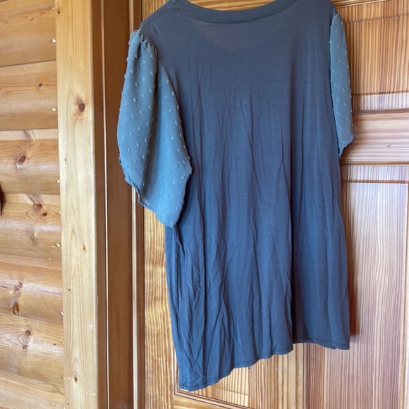 Nice green blouse size large gently worn - Picture 2 of 3